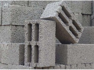 В секторе малоэтажной застройки всё чаще применяется кладка стен из керамзитобетонных блоков. 